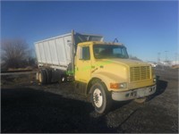 1996 International 4700 Truck w/ Stall Bedder Box
