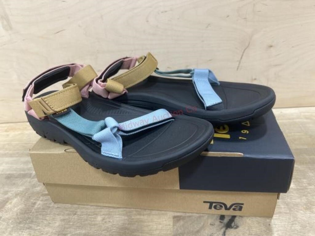 Women’s size 9 teva sandals