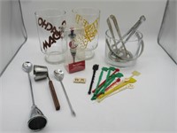 SELECTION OF VINTAGE BAR ITEMS