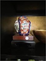 L - Asian Decorative Urn Vase Display