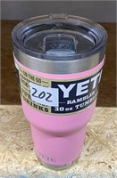 Yeti Rambler 30 oz Tumbler, Cracked Bottom