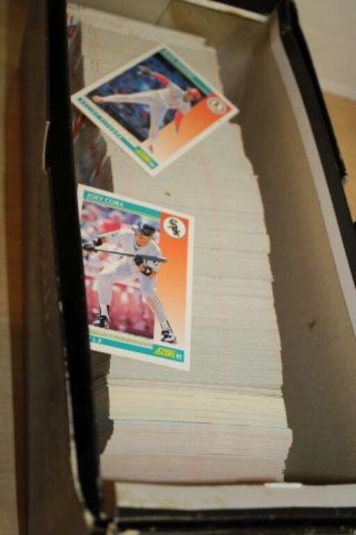 SELECTION OF BASEBALL TRADING CARDS