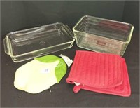 BAKING DISHES AND HOT PADS
