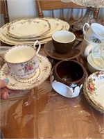 VARIOUS TEA CUPS & SAUCERS LOT