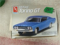 AMT Ford Torino 1969 Model Kit