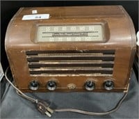 Vintage Emerson 530 Table Radio.