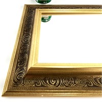 Beau miroir avec cadrage doré 13"x25" comme neuf