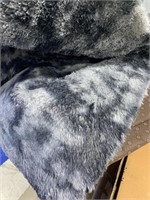 USED SHAGGY BLUE AREA RUG, APPROX: 120 X 96 IN.