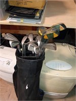 Golf clubs with Carrier