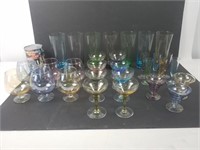 Ensemble de verres de couleurs