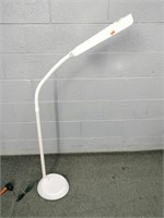Floor Standing Led Magnifying Lamp