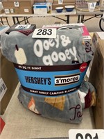 KING HERSHEY'S SMORES GIANT BLANKET