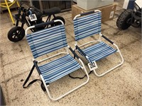 SET OF 2 FOLDING BEACH CHAIRS W/SHOULDER STRAPS