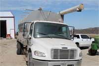 *2004 M1 Freightliner Bulk Truck