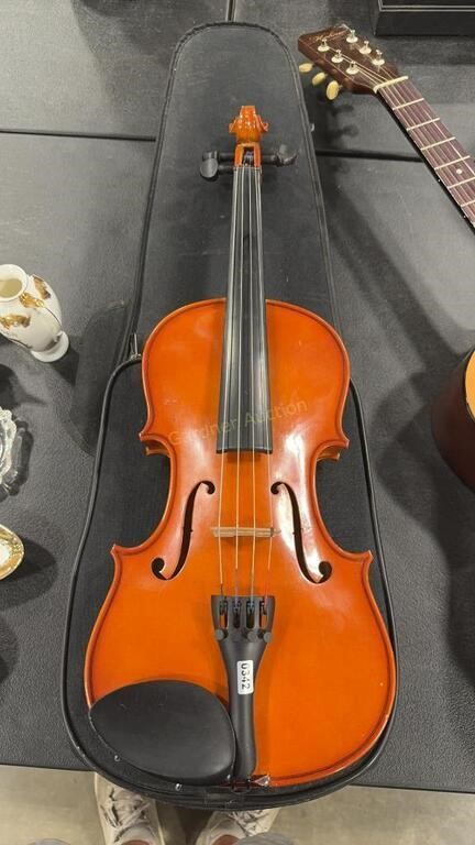 VIOLIN W/ CASE