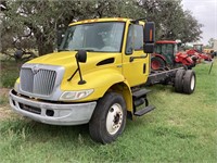 2008 INTERNATIONAL 4300 CAB & CHASSIS W/ DT466E