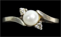 Vintage sterling silver pearl ring in bypass