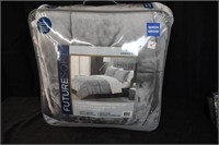 QUEEN SIZE REVERSABLE COMFORTER SET - GREY