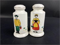 Vintage Dutch Amish Man & Woman Salt & Pepper