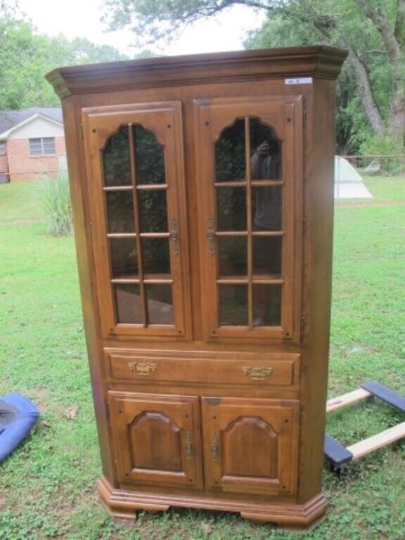 ROCKINGHAM MAPLE CORNER CABINET  6 FT TALL MISSING