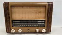 Antique Rogers Majestic Tube Radio Model R535