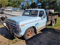 74 F350 Ford 1 TN Flatbed Pickup Truck