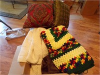 AFGHANS, BLANKETS & PILLOWS
