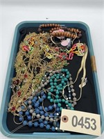 GROUP OF ASSORTED NECKLACES INCLUDING WOOD, BEAD,
