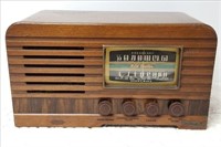 RCA Victor Model 16T2 Tube Radio