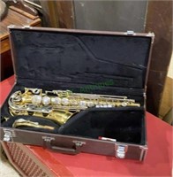 Yamaha saxophone with storage case(1082)