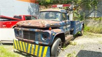 FORD F800 TOW TRUCK