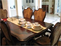 Beautiful! Mahogany table,  with chairs, leaves