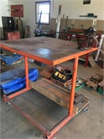 Portable welding bench with two vises