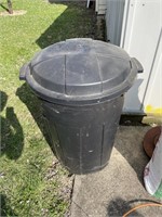 32 gallon trashcan
