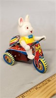 Vintage Tin Litho celluloid bunny wind-up Japan