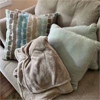 Accent Pillows & Throw Blanket