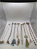 NECKLACE LOT OF 8