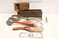 LOT OF KITCHEN COLLECTIBLES