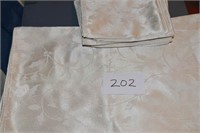 Tablecloth w/5 Matching Napkins 60" X 90"