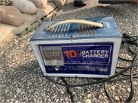 Montgomery Ward 10 Amp Battery