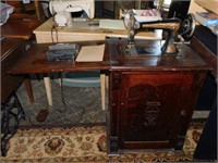 1920's Franklin treadle sewing machine in cabinet