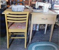 1968 Singer sewing machine in table w/ chair,