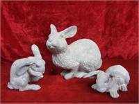 (3)Resin rabbit statues.