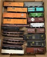 lot of 22 HO Train Cars Hotco & others