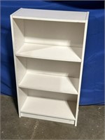 White colored bookcase with 3 shelves, dimensions