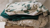 Tray lot of assorted linens