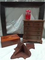 Lot 5 drawer jewelry dresser, Mahogany box with