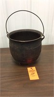 3 footed cast iron pot