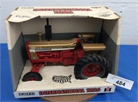 Ertl IH Farmall 1026, Gold Hood, WF, 1/16 scale