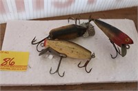 GROUPING OF 4 VINTAGE WOODEN FISHING LURES: 1